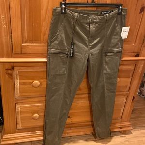 Brand new army green pants w/tags size 32